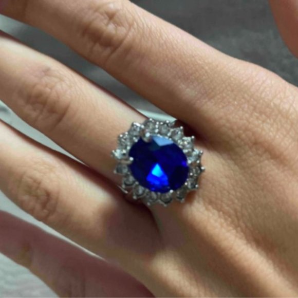 Princess Diana replica engagement ring - Picture 3 of 4